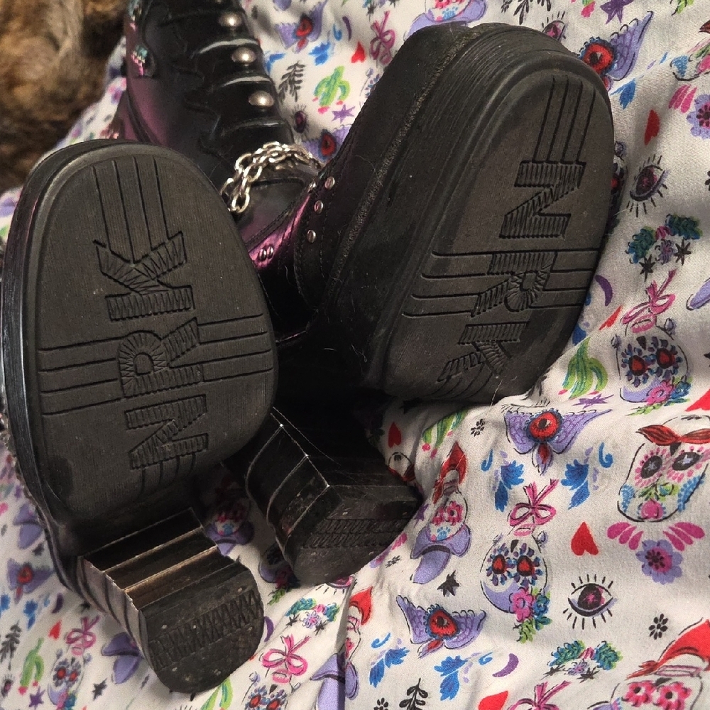 Skull Embellished Black Boots with Chains - Picture 3 of 4